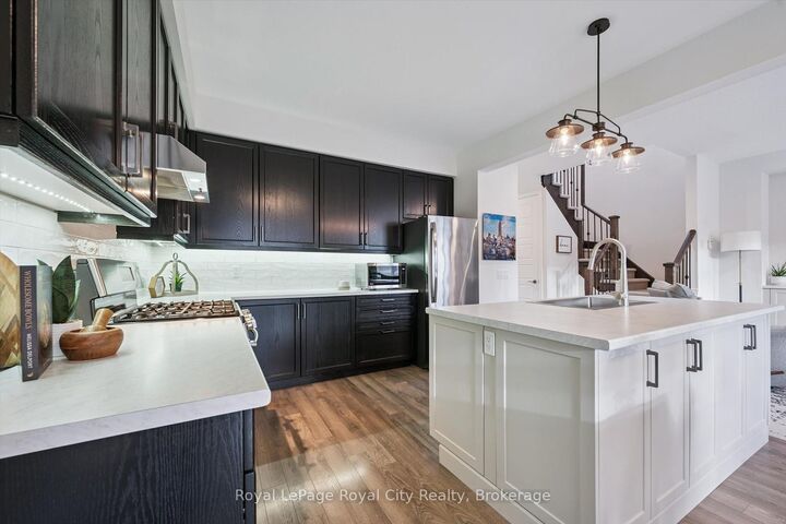 Property Photo:  98 Kay Crescent  ON N1M 0G2 