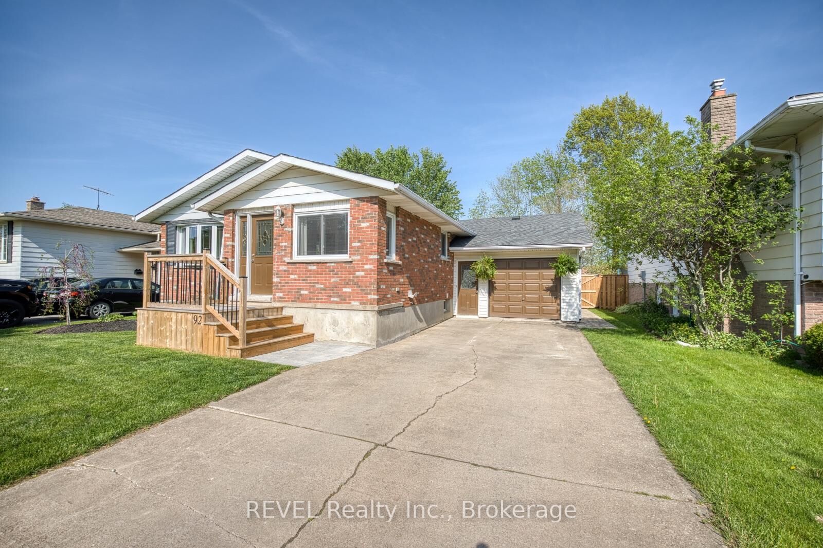 Property Photo:  92 Royal Oak Drive  ON L3C 5V9 