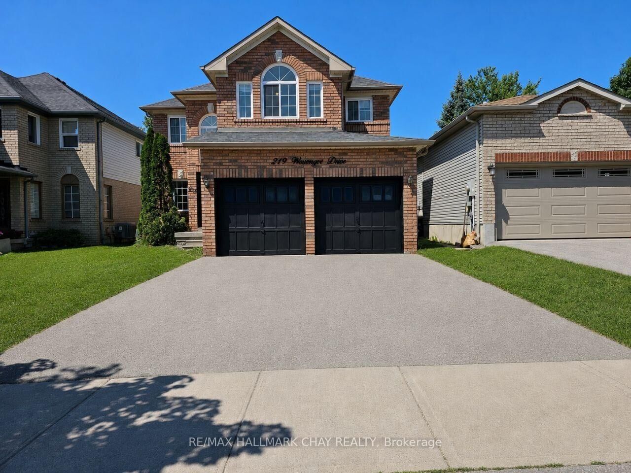 Property Photo: 219 Wessenger Drive ON L4N 8R4
