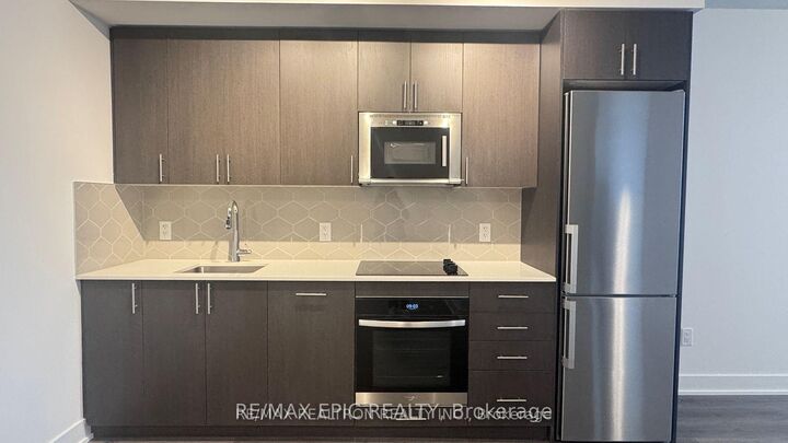 Property Photo: 2545 Simcoe Street N 913 ON L1L 0W3