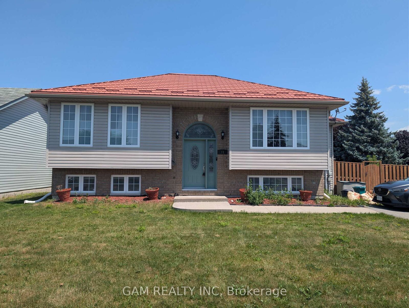 Property Photo: 11 Jason Crescent Upper Level ON K8V 6V1