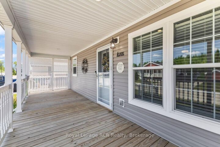 Property Photo: 206 Spruce Drive ON N4N 3B8
