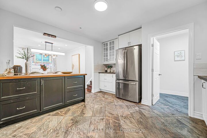 Property Photo:  52 Devins Drive  ON L4G 2Z1 