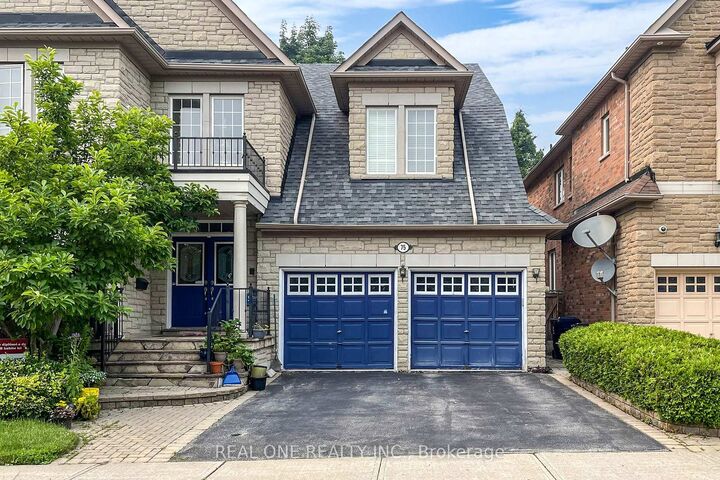Property Photo: 75 Green Meadows Circle ON M2J 5G6