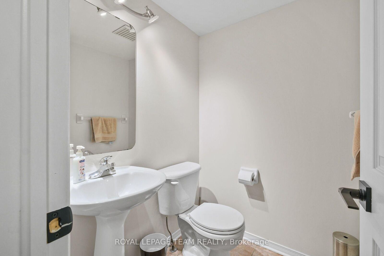 Property Photo:  70 College Circle  ON K1K 4R8 