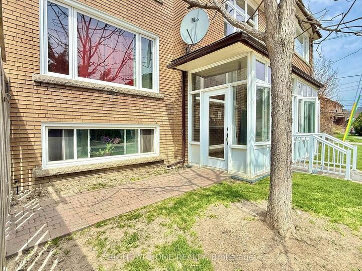 Property Photo: 20 Belvidere Avenue 3 ON M6C 1P5