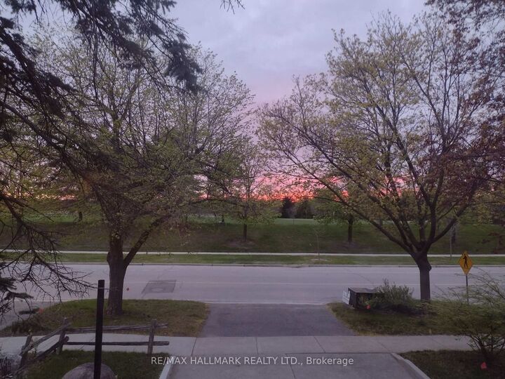 Property Photo:  195 Avenue Road  ON L4C 4Z7 