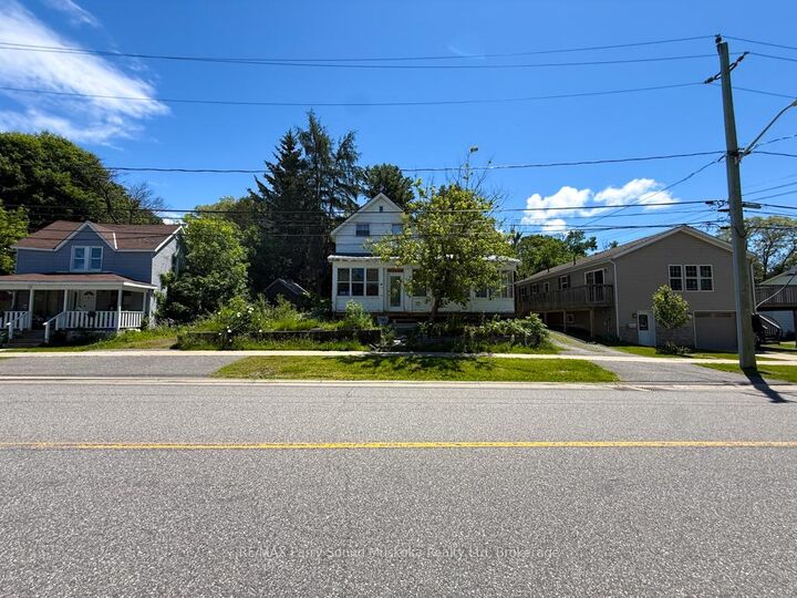Property Photo:  17 Wakefield Street  ON P2A 2V2 