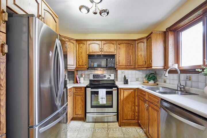 Property Photo:  35 Ravenview Drive  ON M1E 3L9 
