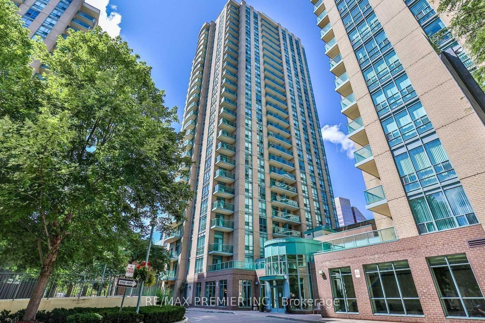 Property Photo: 22 Olive Avenue 1201 ON M2N 7G6