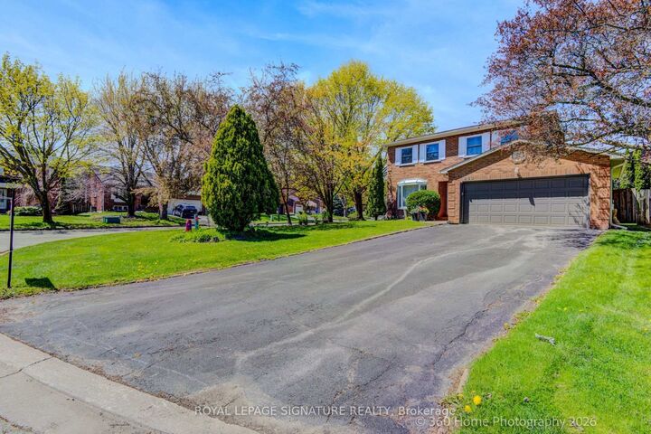 Property Photo: 230 Lancaster Avenue ON L3Y 5X2