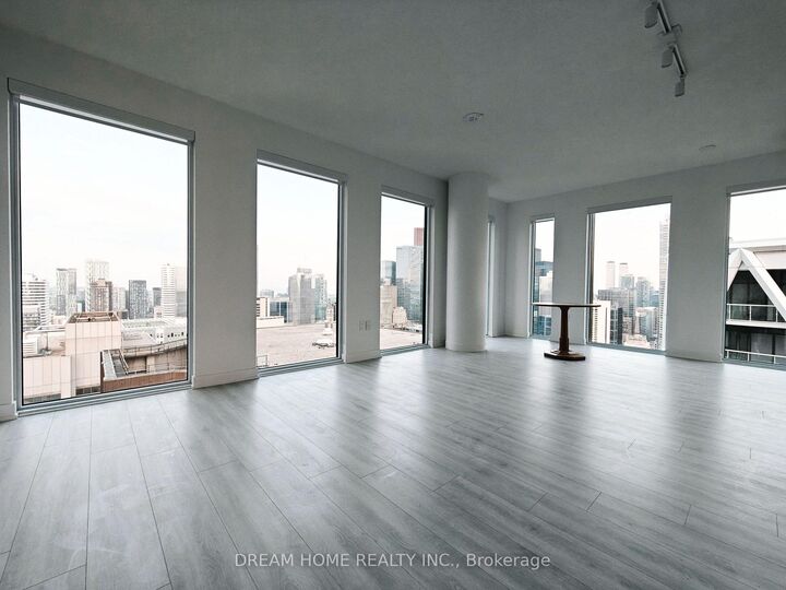 Property Photo:  238 Simcoe Street 3604  ON M5T 1T4 