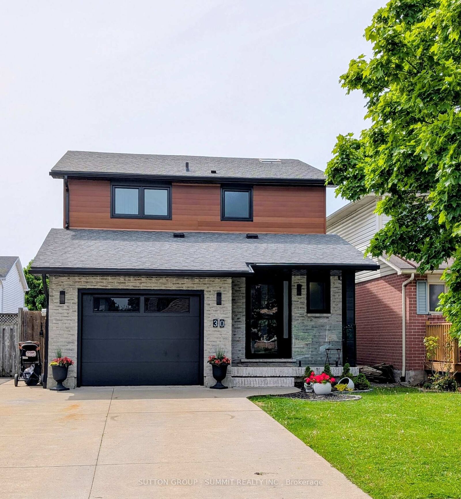 Property Photo:  30 Buchanan Crescent  ON L2V 4M5 