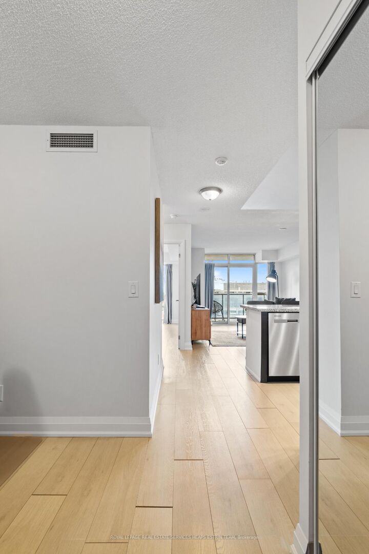 Property Photo:  3 Michael Power Place 606  ON M9A 0A2 