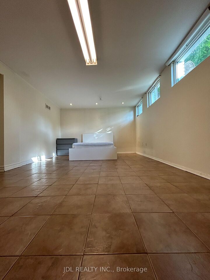 Property Photo: 23 Pineway Blvd Boulevard Unit A Bsmt ON M2H 1A3