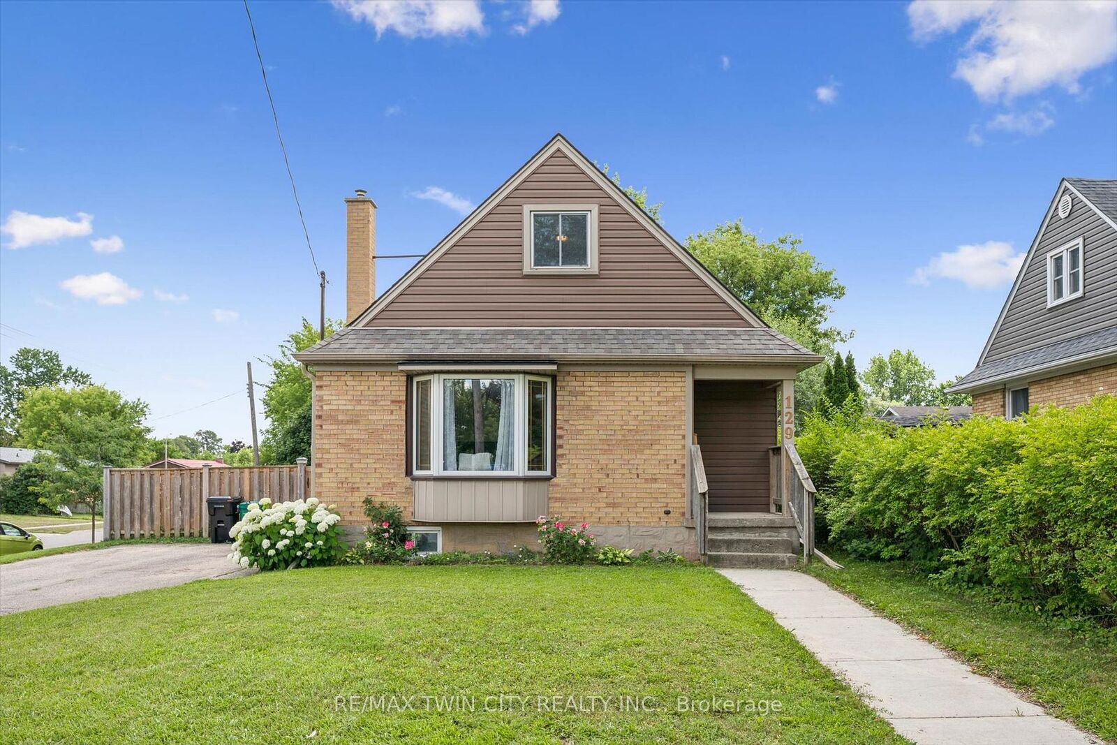 Property Photo:  129 Florence Avenue  ON N2A 2L1 