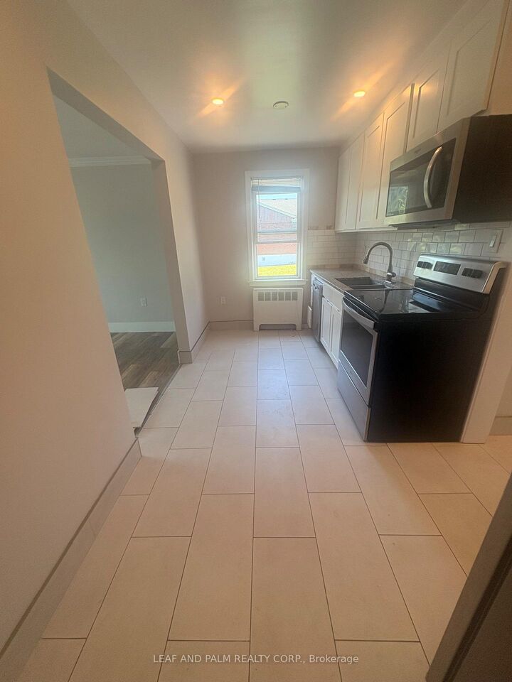 Property Photo:  4233 Huron Street 3  ON L2E 2G6 
