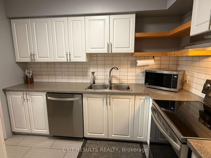 Property Photo: 1090 Dianne Avenue ON K4K 1G7