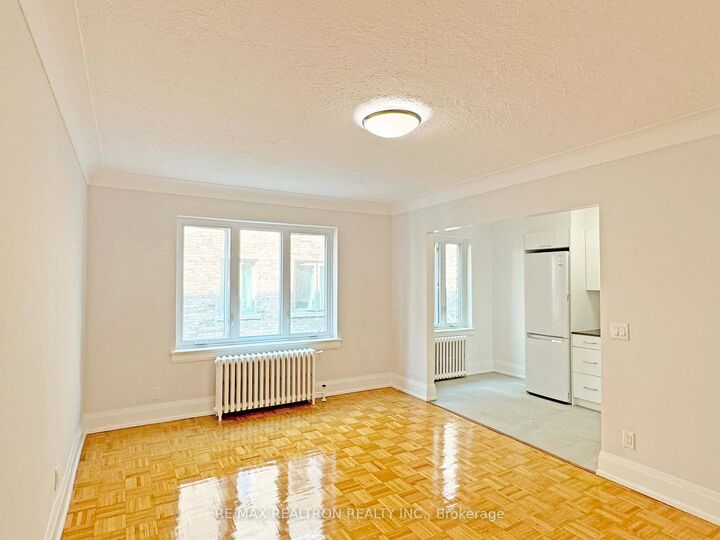 Property Photo:  394 Avenue Road 406  ON M4V 2H4 