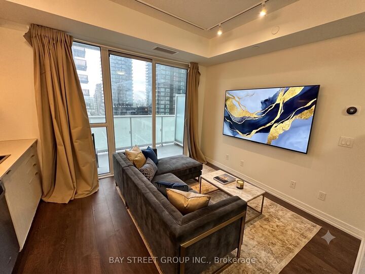 Property Photo: 101 Erskine Avenue 1106 ON M4P 0C5