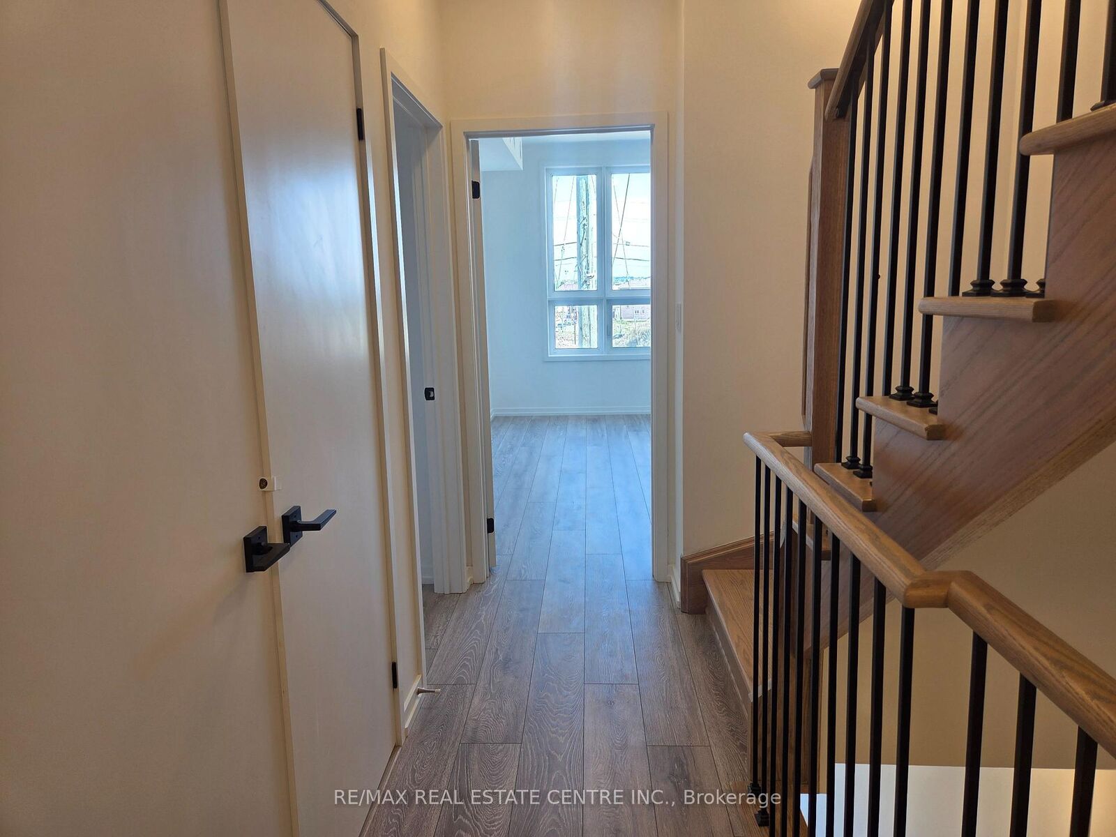 Property Photo: 16 Lytham Green Circle 7 ON L3Y 0H3
