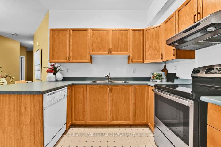 Property Photo: 99 Robson Court ON K2K 2W1
