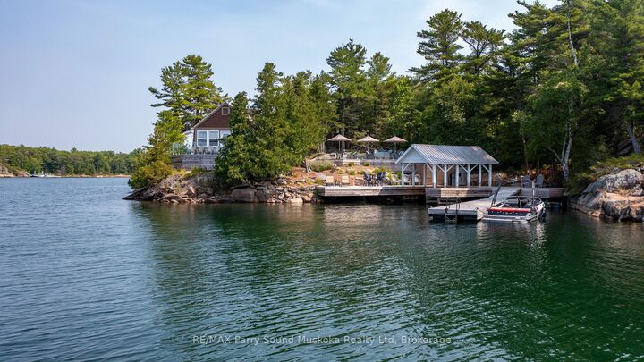 2 A258 Island (Lakeside &Amp Blueberry Pt) — photo 1