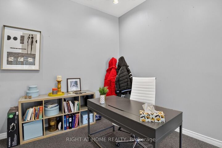 Property Photo:  26 Evanshen Crescent  ON K2K 2Z6 