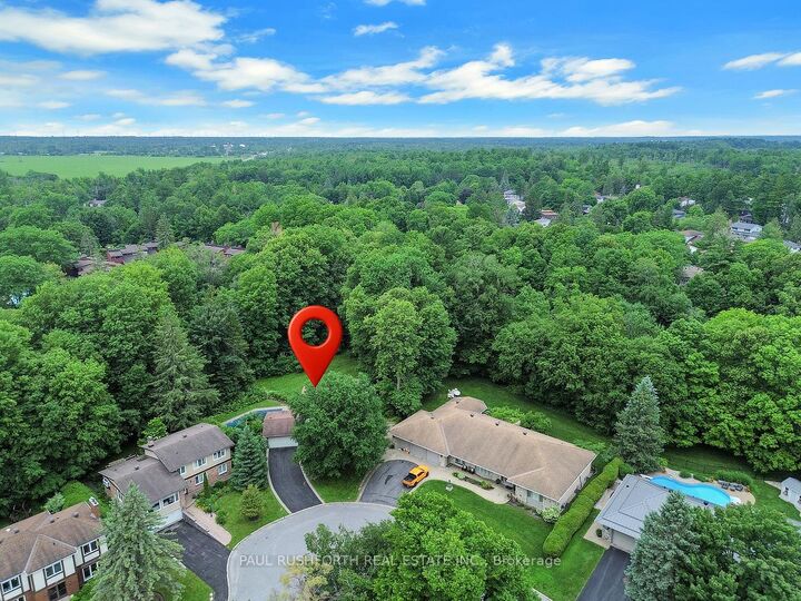 Property Photo:  33 Camwood Crescent  ON K2H 7X1 