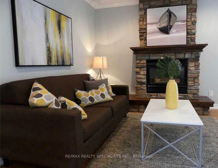 Property Photo: 304 Edgehill Drive N ON L4N 9X4