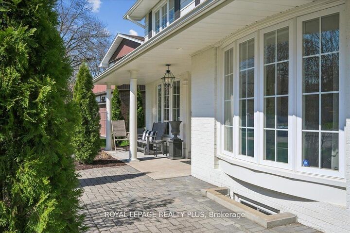 Property Photo: 1594 Calumet Place ON L5J 3A9