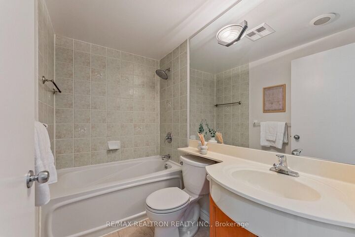 Property Photo:  600 Queens Quay W 619  ON M5V 3M3 