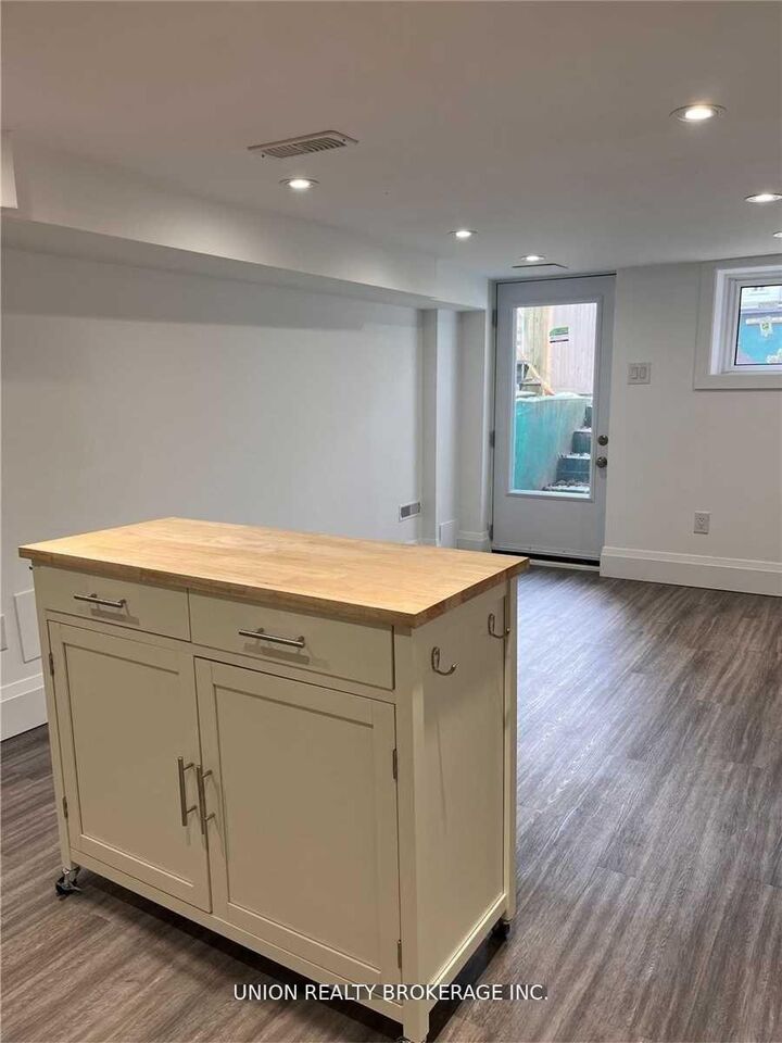 Property Photo:  142 Pickering Street Lower  ON M4E 3J7 