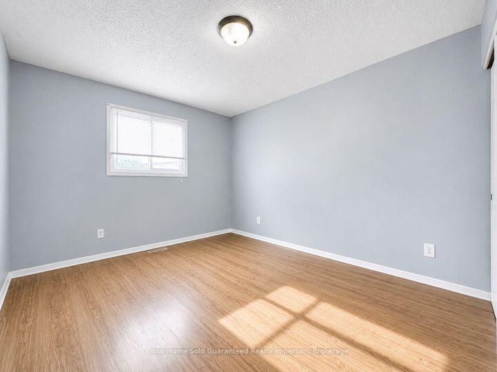 Property Photo: 37 Mayfair Drive ON L3C 7A2