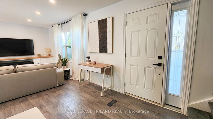 Property Photo: 51 Ashbury Avenue ON N6E 1S9