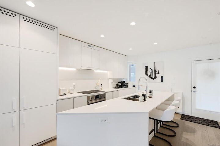 Property Photo: 430 Parry St #204 BC V8V 2H7