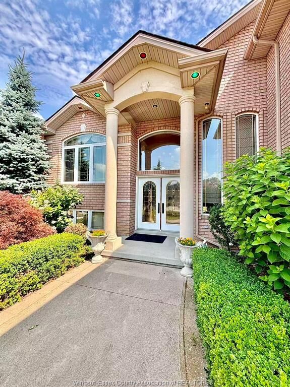Property Photo: 1152 Jillian Court ON N8L 0W8