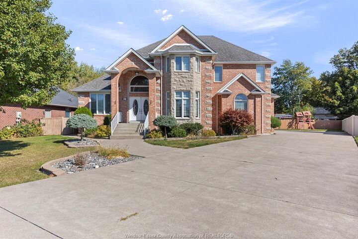 21 Laurentia Drive — photo 1