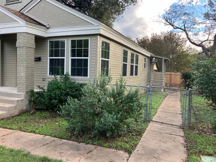 Property Photo: 1921 W 39th Street TX 78731
