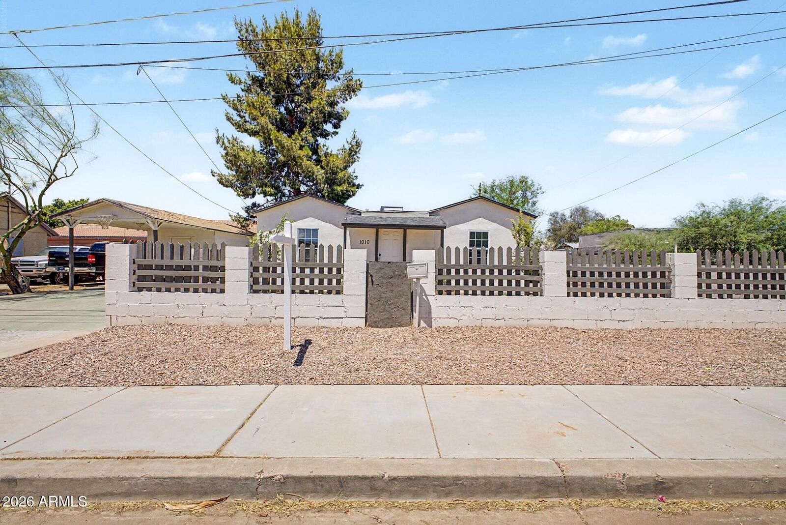 Property Photo:  1010 E Chipman Road  AZ 85040 