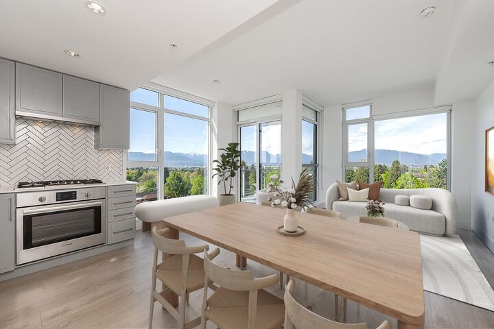 2435 Kingsway 807 — photo 1