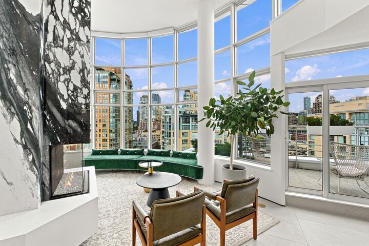 Property Photo:  189 Davie Street Ph 1701  BC V6Z 2Y1 