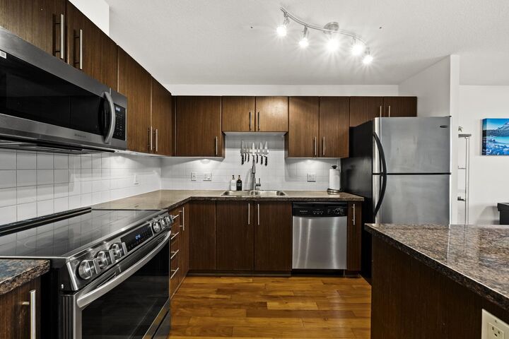 Property Photo: 2088 Madison Avenue 503 BC V5C 6T5