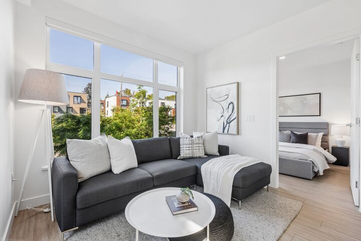 Property Photo: 707 E 3 Street 201 BC V7L 1G8