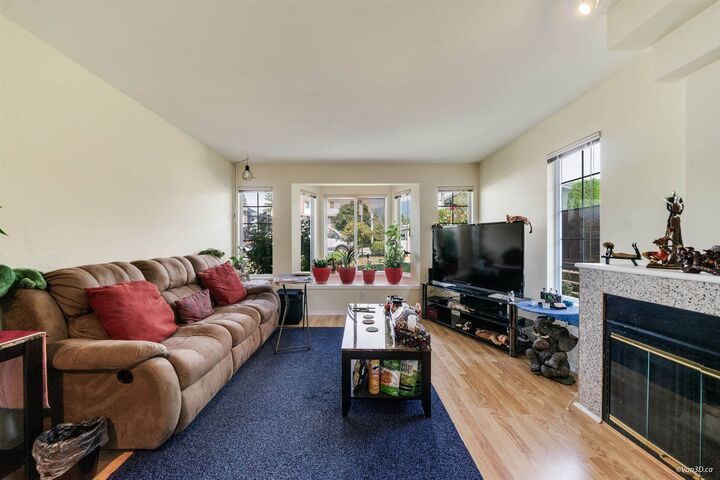 Property Photo: 215 W 18th Street BC V7M 1W7