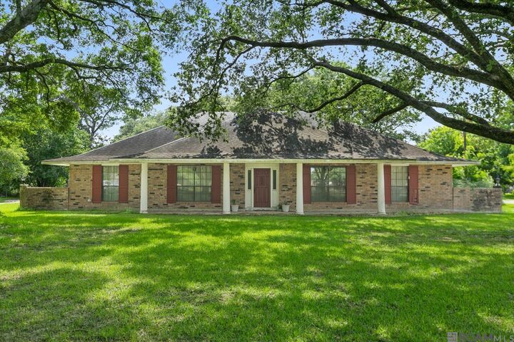 Property Photo:  7958 Antioch Rd  LA 70817 