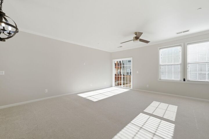 Property Photo: 24678 Byrne Meadow Square VA 20105