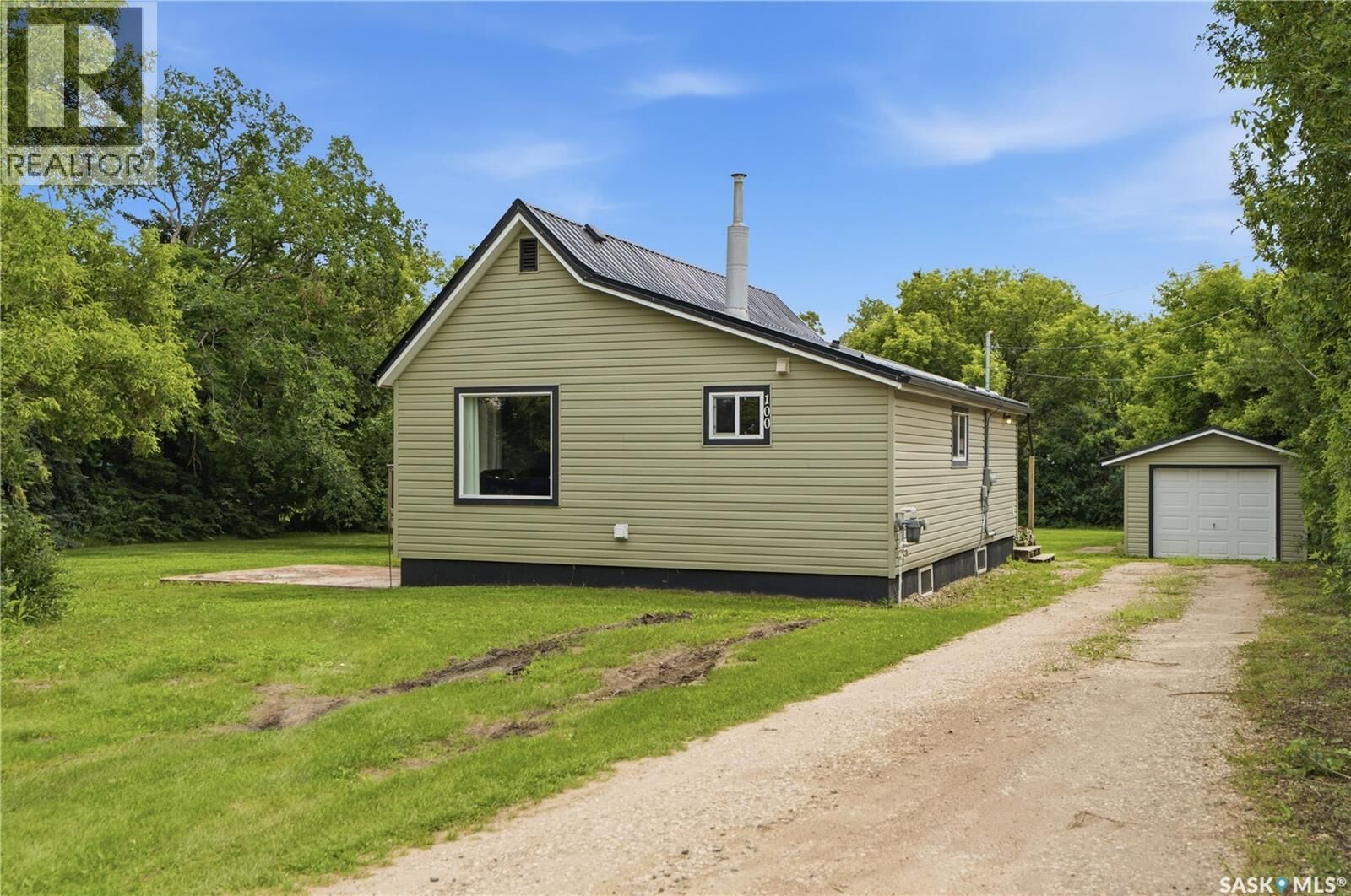 Property Photo: 100 Railway Avenue S SK S0M 1T0