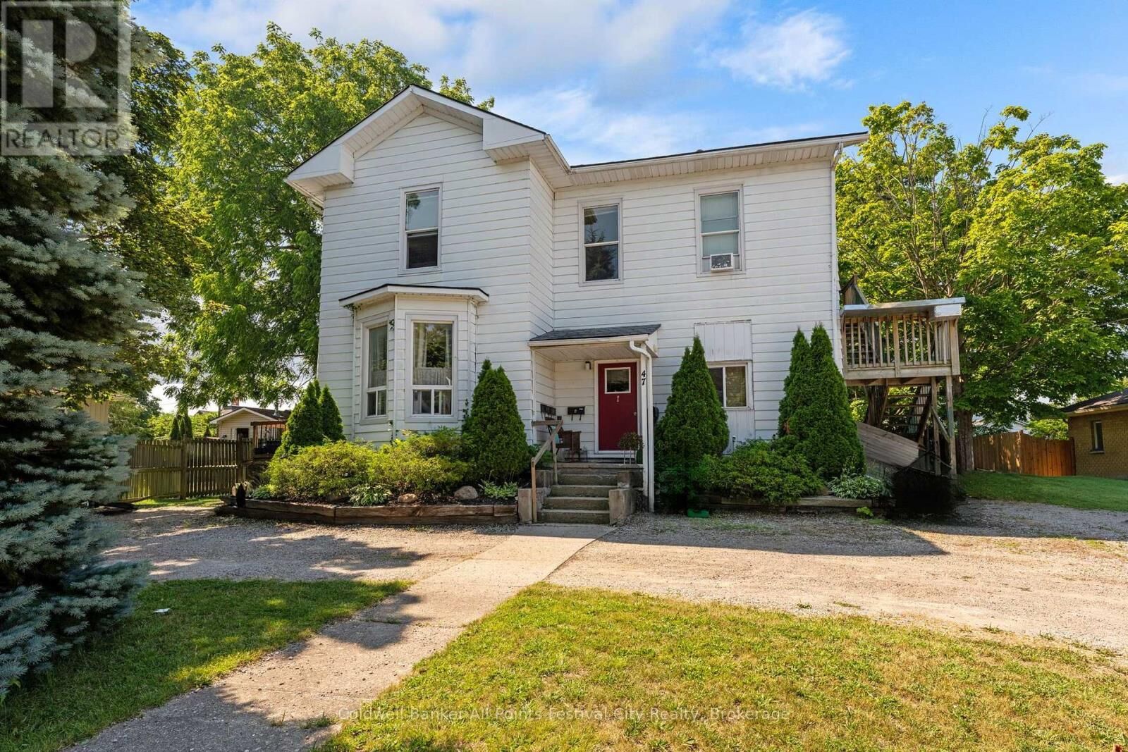 Property Photo:  47 Elgin Avenue West  ON N7A 2E1 