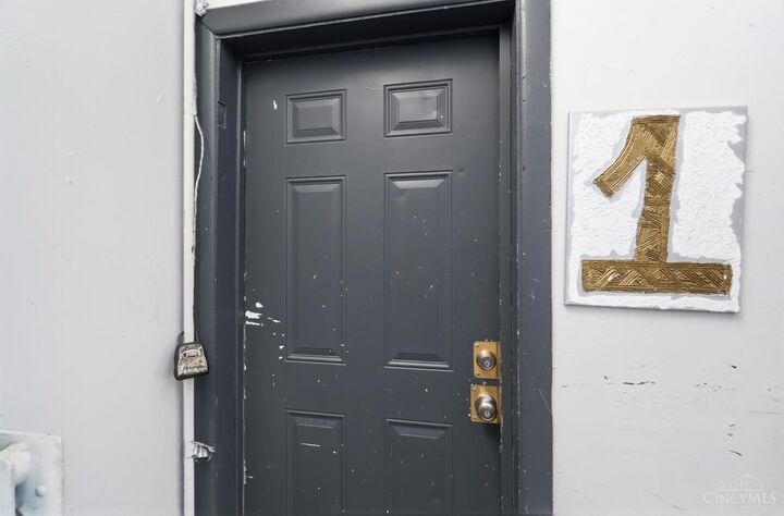 Property Photo:  2335 May Street  OH 45206 